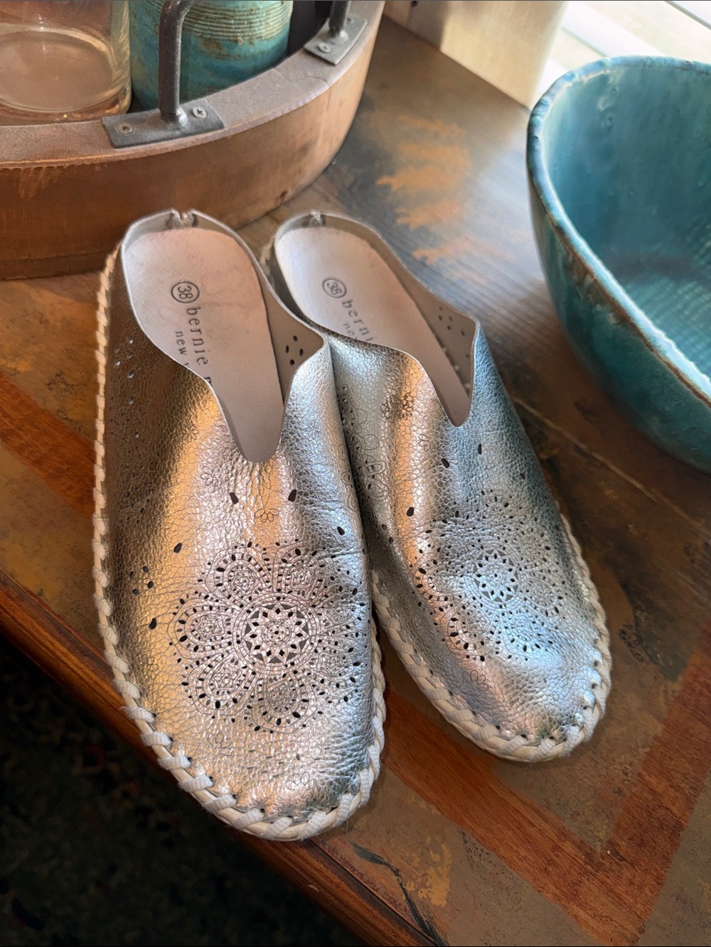 bernie mev. Silver Perforated Slip-On Espadrille Mules